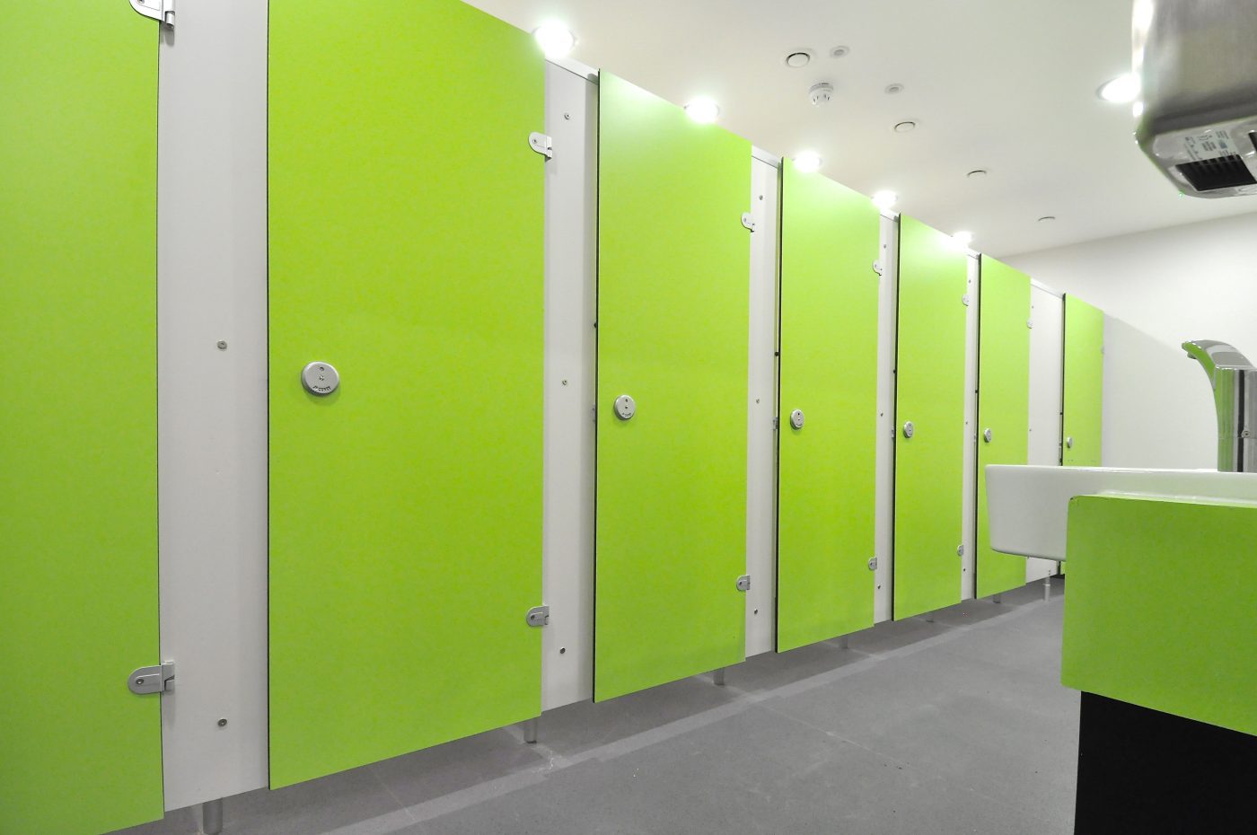 skainos washrooms 1